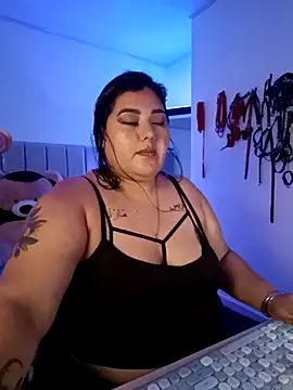 Snapshot of AndreaKinky chatting on 11.14.25 AndreaKinky online show from 11.14.25