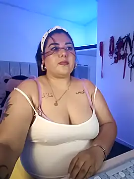 Snapshot of AndreaKinky chatting on 11.15.25 AndreaKinky online show from 11.15.25