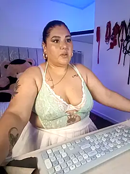 Snapshot of AndreaKinky chatting on 11.19.25 AndreaKinky online show from 11.19.25