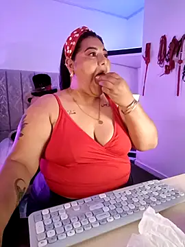 Snapshot of AndreaKinky chatting on 11.21.25 AndreaKinky online show from 11.21.25