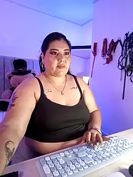 Snapshot of AndreaKinky chatting on 11.22.25 AndreaKinky online show from 11.22.25