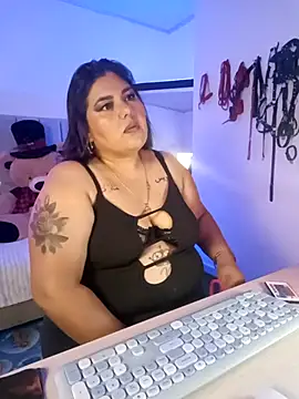 Snapshot of AndreaKinky chatting on 11.25.25 AndreaKinky online show from 11.25.25