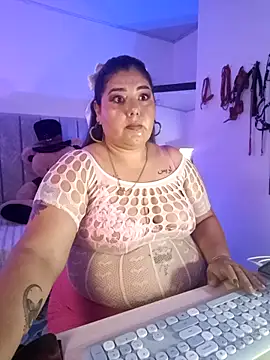 Snapshot of AndreaKinky chatting on 11.26.25 AndreaKinky online show from 11.26.25