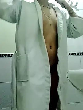 Snapshot of Nocturnawitch chatting on 10.29.25 Nocturnawitch online show from 10.29.25