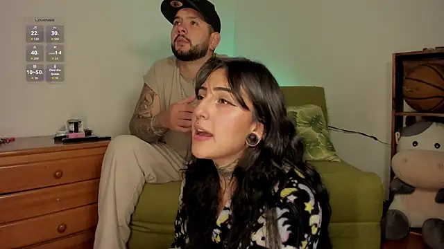 Snapshot of lola_n_apolo chatting on 10.06.25 lola n apolo online show from 10.06.25