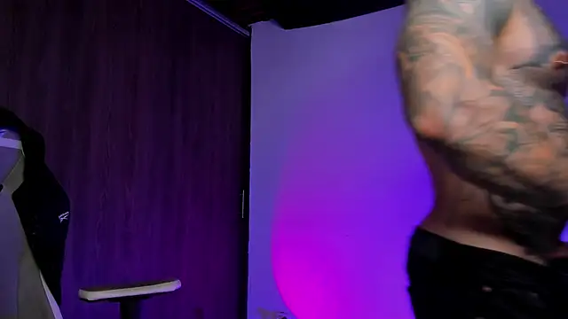 Snapshot of natevillage chatting on 09.20.25 natevillage online show from 09.20.25