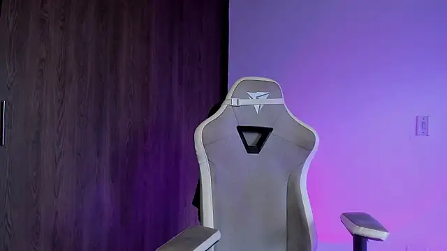 Snapshot of natevillage chatting on 09.21.25 natevillage online show from 09.21.25