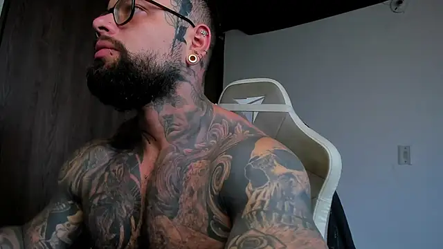 Snapshot of natevillage chatting on 10.02.25 natevillage online show from 10.02.25