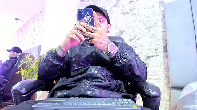 Snapshot of natevillage chatting on 10.08.25 natevillage online show from 10.08.25