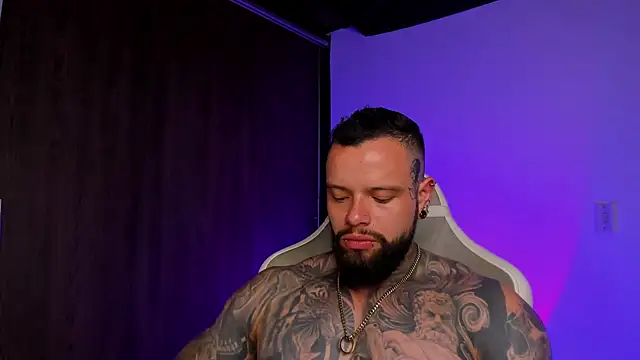 Snapshot of natevillage chatting on 10.13.25 natevillage online show from 10.13.25