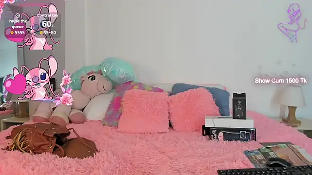 Snapshot of Ariana-Fernandez chatting on 09.29.25 Ariana-Fernandez online show from 09.29.25