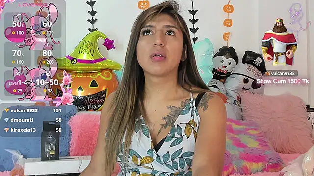 Snapshot of Ariana-Fernandez chatting on 10.10.25 Ariana-Fernandez online show from 10.10.25