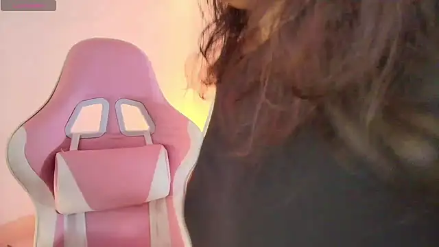 Snapshot of kute_jess chatting on 05.05.26 kute jess online show from 05.05.26