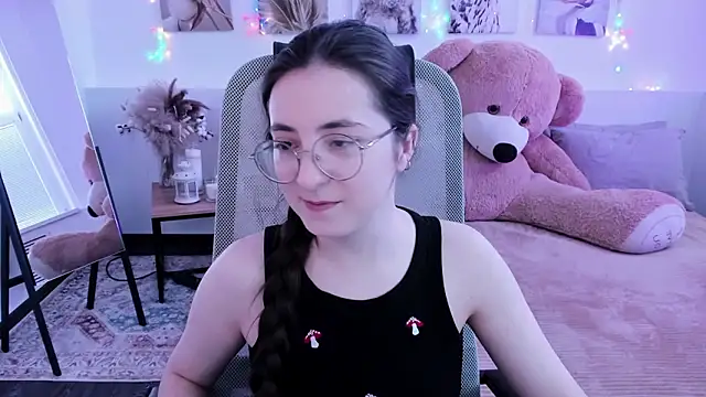 Snapshot of VirtuallVoyant chatting on 02.21.26 VirtuallVoyant online show from 02.21.26