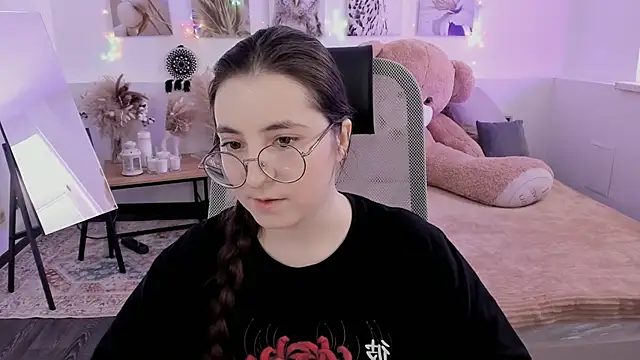 Snapshot of VirtuallVoyant chatting on 03.04.26 VirtuallVoyant online show from 03.04.26