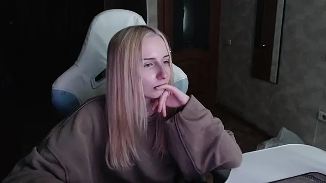 Cutti Crystal online show from 04.12.26