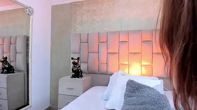 cloesummerr  online show from 11.04.25