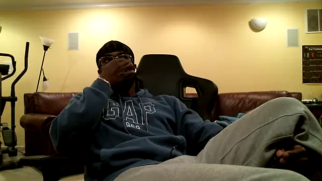 Snapshot of james421__ chatting on 05.03.26 james421 online show from 05.03.26