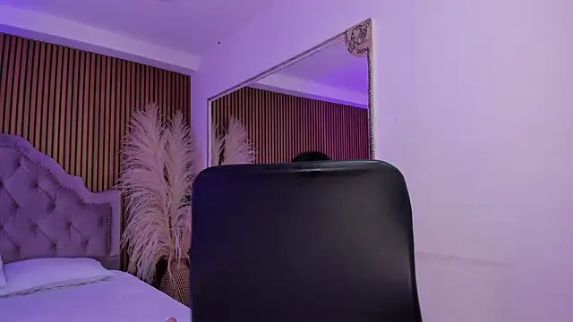 Starbutterflyy  online show from 02.03.26