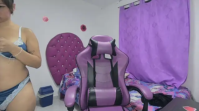 Snapshot of soffy_rosses chatting on 12.05.25 soffy rosses online show from 12.05.25