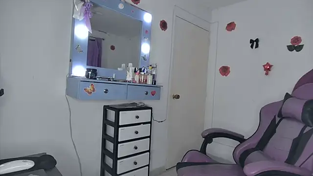 Snapshot of soffy_rosses chatting on 06.25.26 soffy rosses online show from 06.25.26