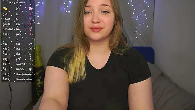 Snapshot of CuteSharloti chatting on 04.19.26 CuteSharloti online show from 04.19.26
