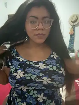 Snapshot of karysweetbeaury chatting on 04.08.26 karysweetbeaury online show from 04.08.26