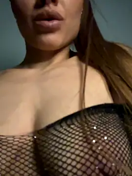 Snapshot of YourJolie chatting on 10.21.25 YourJolie online show from 10.21.25