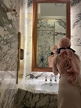 Snapshot of winter11 chatting on 09.11.25 winter11 online show from 09.11.25