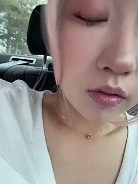 Snapshot of winter11 chatting on 09.28.25 winter11 online show from 09.28.25