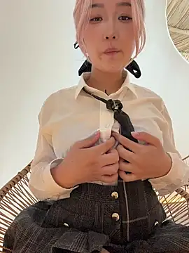 Snapshot of winter11 chatting on 10.05.25 winter11 online show from 10.05.25