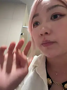 Snapshot of winter11 chatting on 10.06.25 winter11 online show from 10.06.25