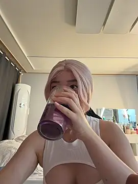 Snapshot of winter11 chatting on 10.26.25 winter11 online show from 10.26.25