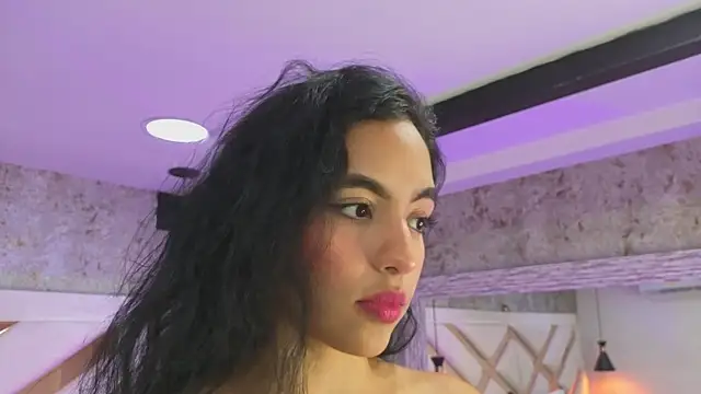 Saara evans  online show from 09.25.25