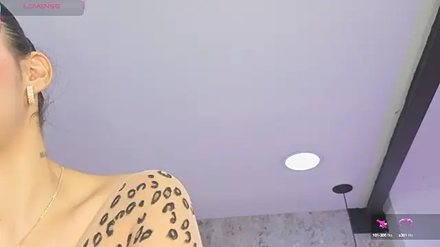 Saara evans  online show from 09.27.25