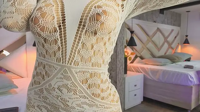 Saara evans  online show from 10.03.25