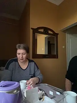 Snapshot of ReginaAndGordon chatting on 12.19.25 ReginaAndGordon online show from 12.19.25