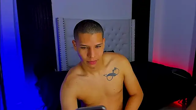 Latin Boyss  online show from 10.18.25