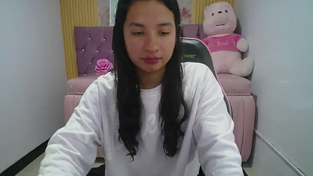 Snapshot of Irina_evans_s1 chatting on 09.10.25 Irina evans s1 online show from 09.10.25