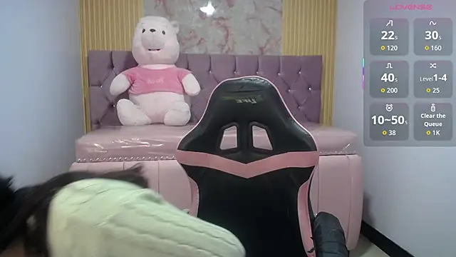 Snapshot of Irina_evans_s1 chatting on 10.10.25 Irina evans s1 online show from 10.10.25