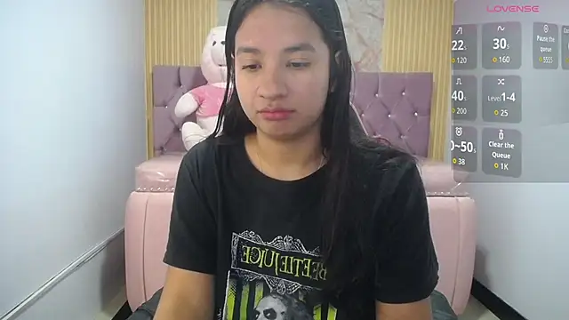 Snapshot of Irina_evans_s1 chatting on 10.11.25 Irina evans s1 online show from 10.11.25