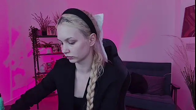 AvaDaviis online show from 09.11.25