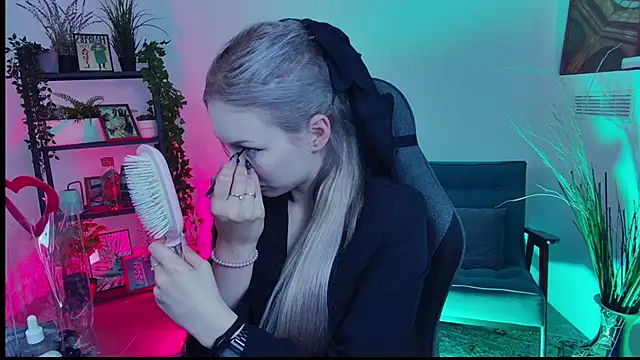 AvaDaviis online show from 09.24.25