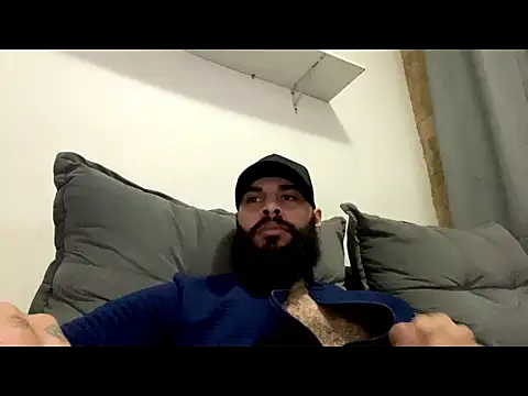Snapshot of Min-- chatting on 08.02.26 Min-- online show from 08.02.26