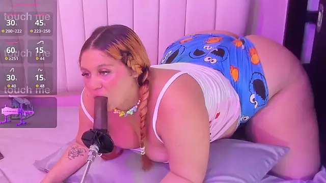 Snapshot of sharlotthe_bigass chatting on 06.20.26 sharlotthe bigass online show from 06.20.26