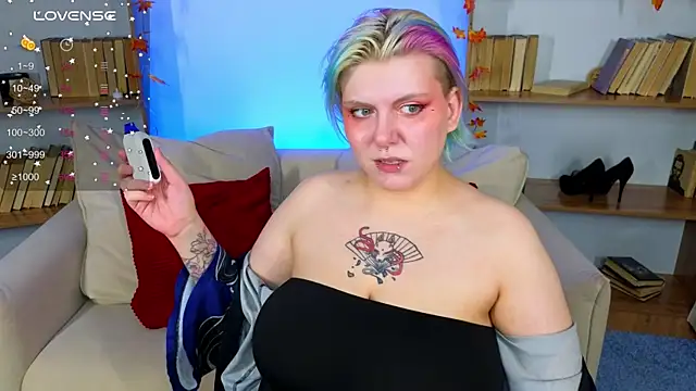 bluelunaray online show from 10.11.25