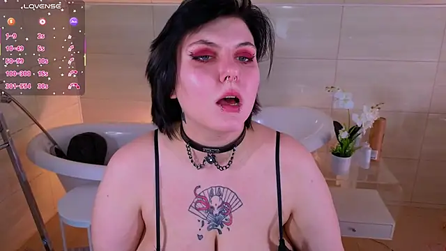 bluelunaray online show from 10.26.25