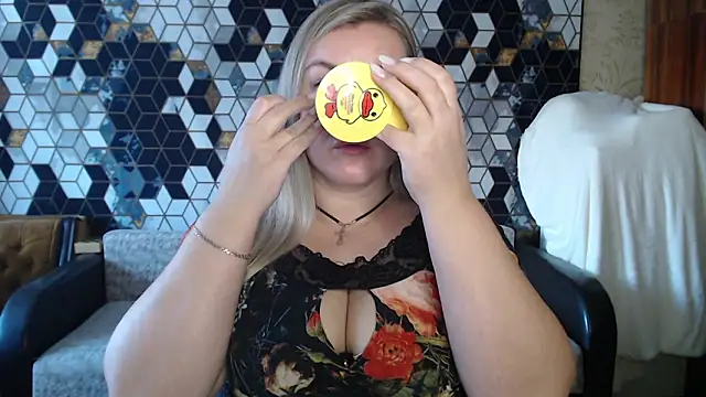 Snapshot of NikaSkylink chatting on 02.04.26 NikaSkylink online show from 02.04.26