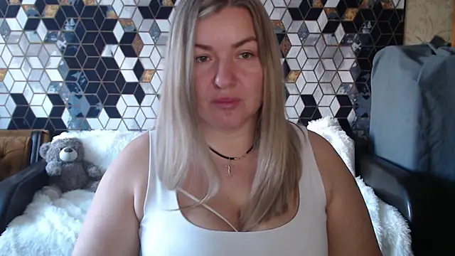 Snapshot of NikaSkylink chatting on 02.11.26 NikaSkylink online show from 02.11.26