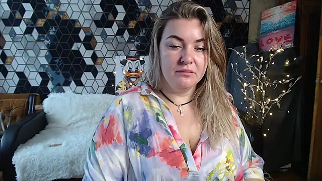 Snapshot of NikaSkylink chatting on 02.25.26 NikaSkylink online show from 02.25.26